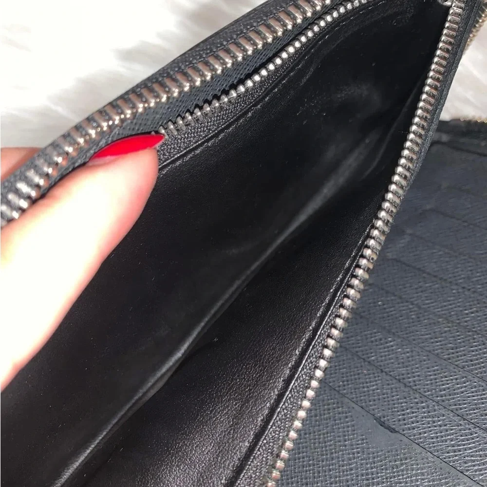 Sold🔔🔔🔔LV Taiga Long Zippy Wallet
Unisex❤️💗 - Picture 10 of 16